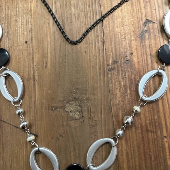 Elegant Black and Silver Necklace - Picture 3 of 3